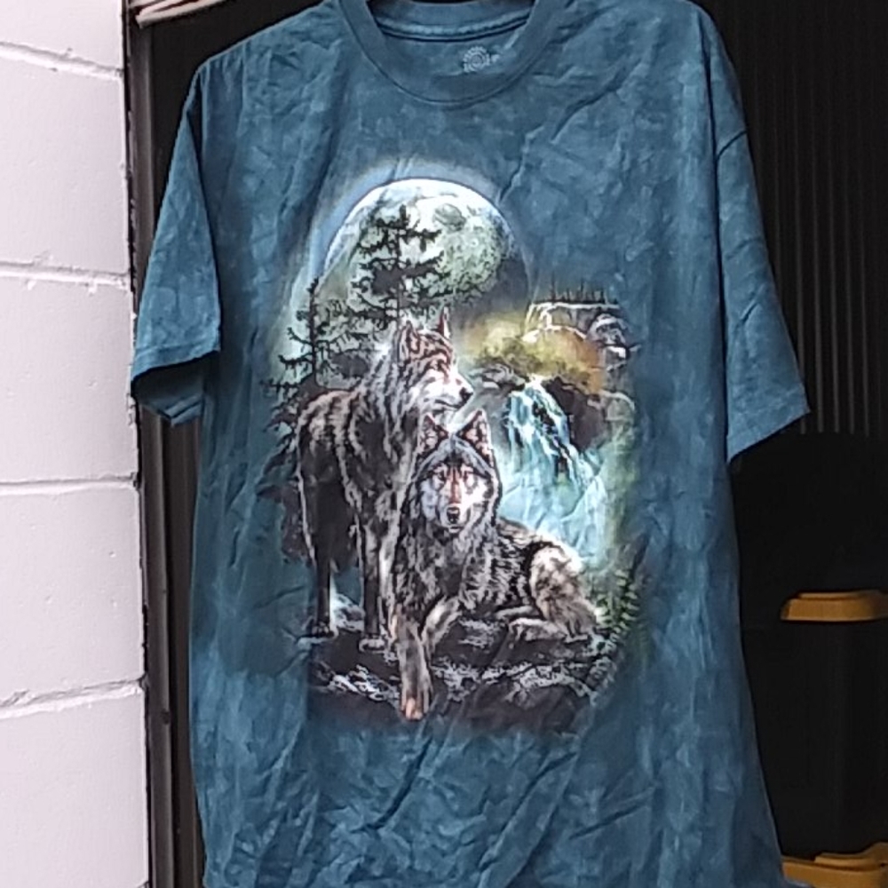 Wolves earth Tee - Picture 4 of 4